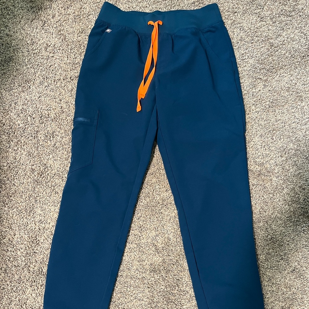 Zamora jogger figs scrubs
